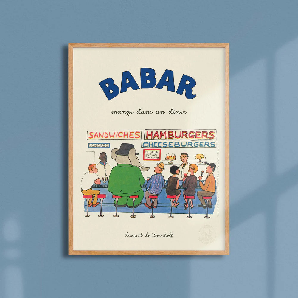 Affiche Babar mange dans un diner encadrée sur fond bleu