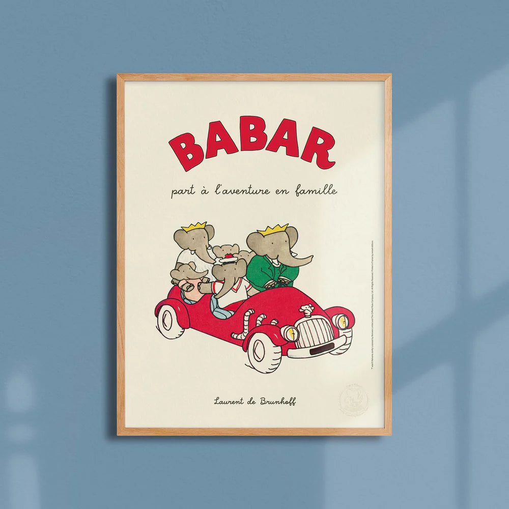 Affiche Babar part à l’aventure en famille avec voiture rouge