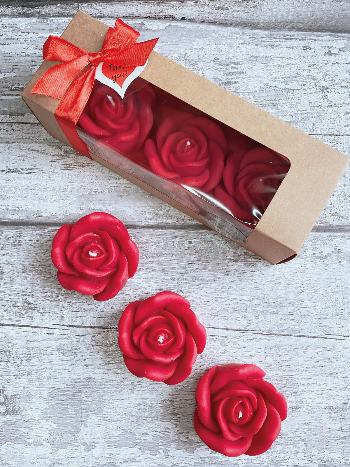 Lot de trois bougies en forme de roses rouges pour une soirée Saint-Valentin