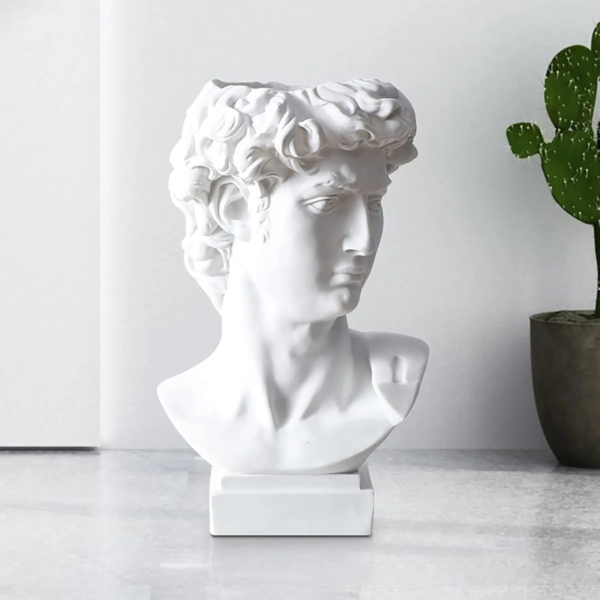 Buste de David décoratif pour composer une étagère de printemps