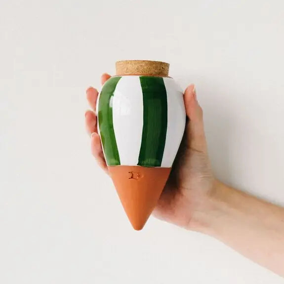 Olla hydratante rayée vert et blanc pour plantes et décoration de printemps
