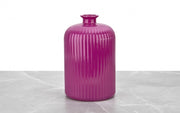 Bouteille vase en verre rose fuchsia